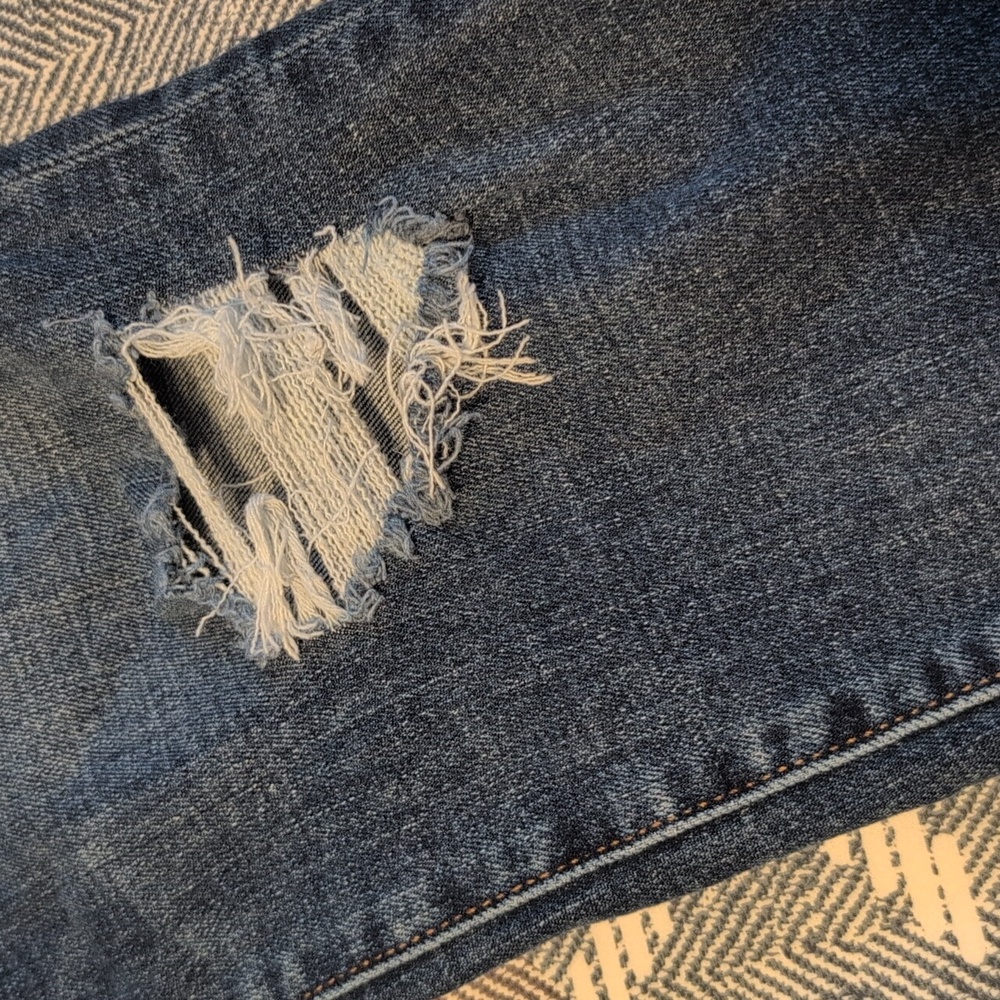 JCREW 9" Mid Rise Skinny - Picture 2 of 8